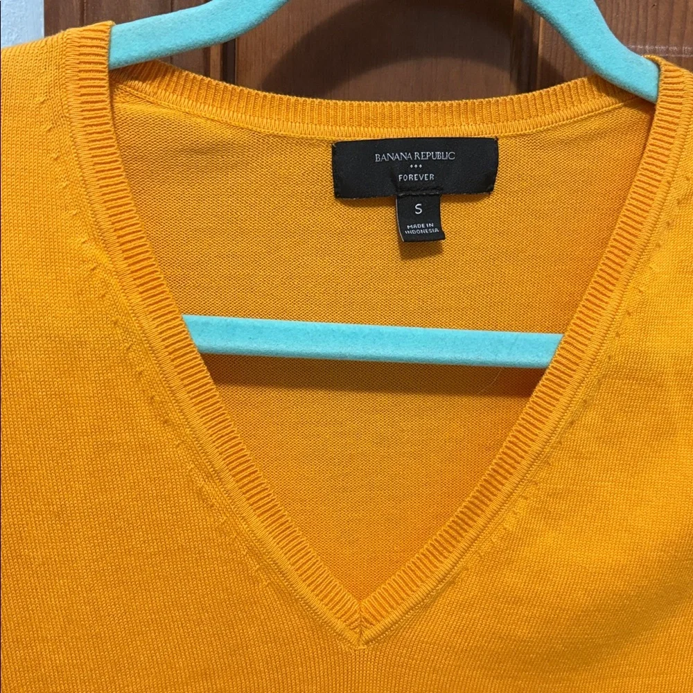 Banana Republic | Women's V-Neck Forever Sweater - Picture 2 of 3